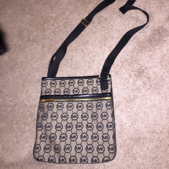 Authentic Michael kors cross over the body purse