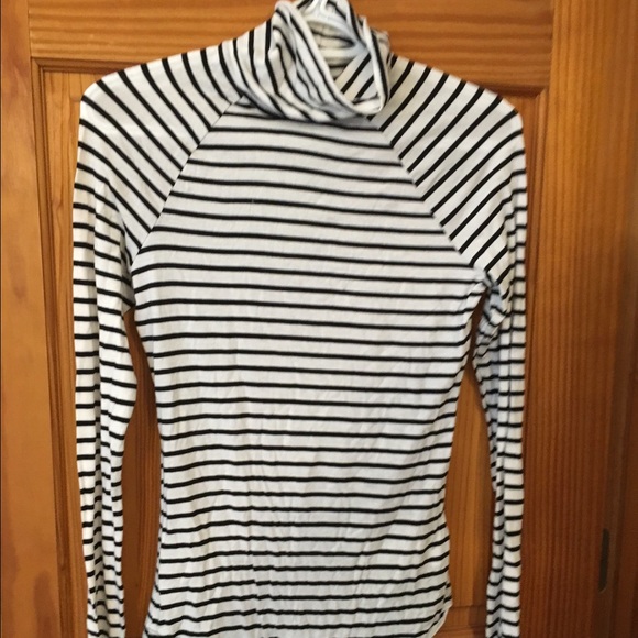 Light weight turtleneck