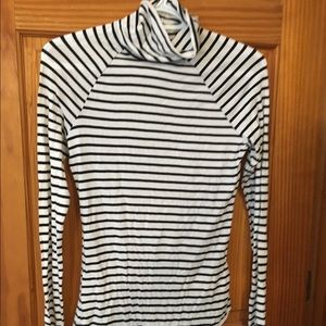 Light weight turtleneck