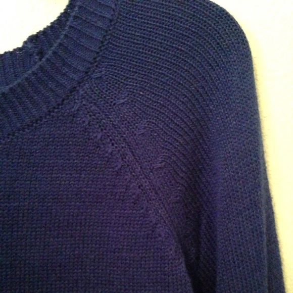 Blue Sweater - Picture 3 of 4