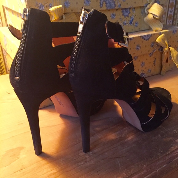 Black Gladiator Heels✨ - Picture 3 of 4