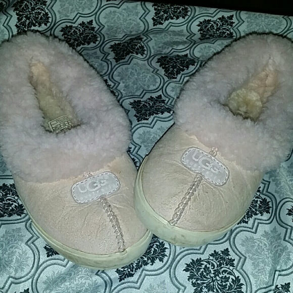 KIDS UGG SLIPPERS