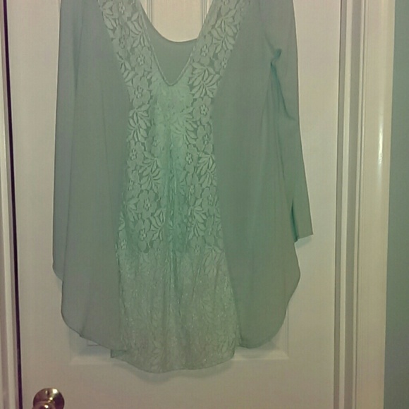💵sold💵Aqua High-Low lace shirt - Picture 2 of 3