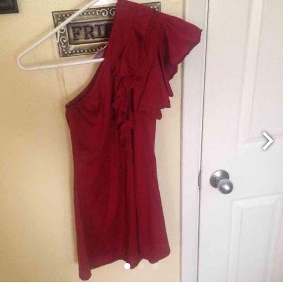 One shoulder red shirt