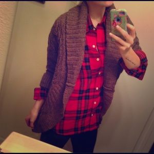 Quarter sleeve sweater