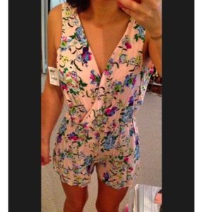 Pink floral romper size M, brand new.
