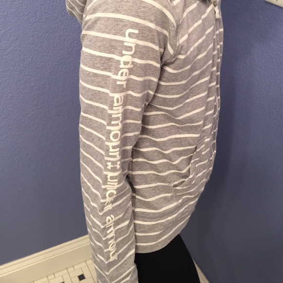 Under armor sweatshirt - Picture 2 of 3