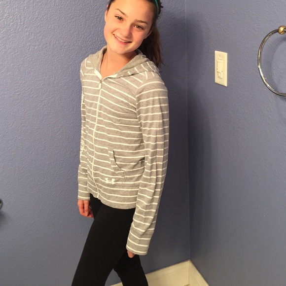 Under armor sweatshirt - Picture 3 of 3