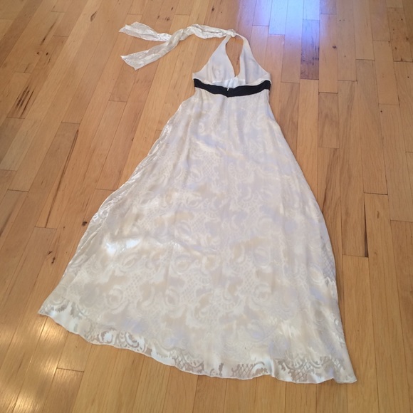 BCBG-Gorgeous Long White Rayon/Silk Dress. Size 4 - Picture 2 of 4