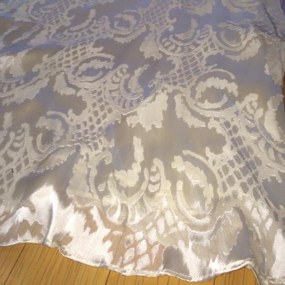 BCBG-Gorgeous Long White Rayon/Silk Dress. Size 4 - Picture 3 of 4