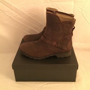 Women's Low Riding Boots