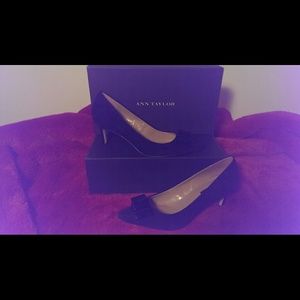 Ann Taylor bow kitten heels