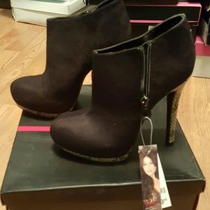 Sofia by Sofia Vergara Women's Flame Bootie - Blac