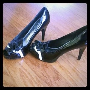 Black & White Vintage Pumps - BRAND NEW!