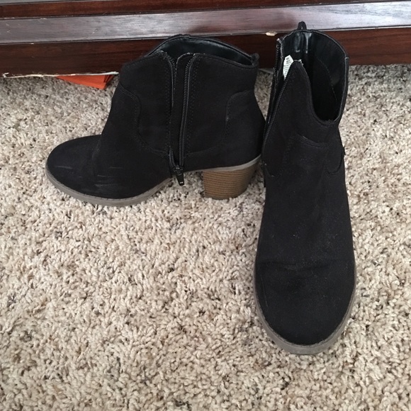 Black ankle booties!