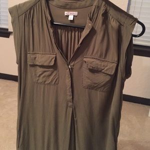 Green sleeveless dress