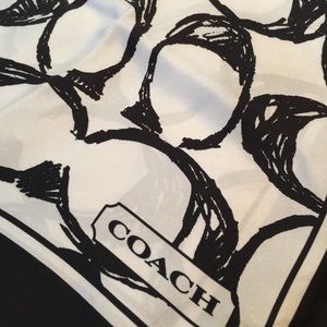 ⭐️💙HP NYE Style 12/16⭐️Coach Silk Scarf