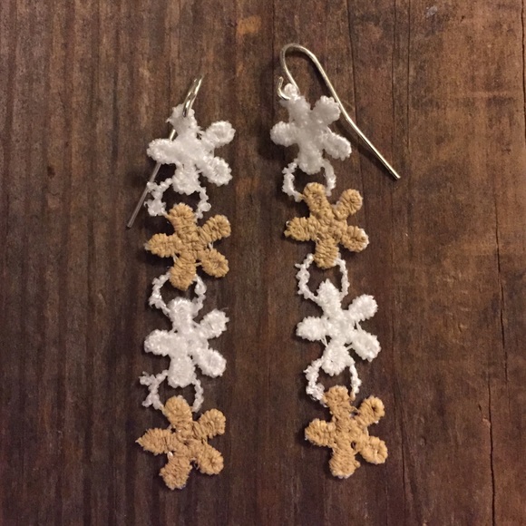 Lace Earrings - Picture 3 of 4