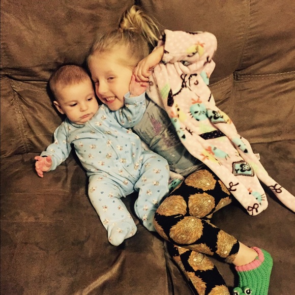 Meet your Posher, Stephanie - Picture 2 of 4