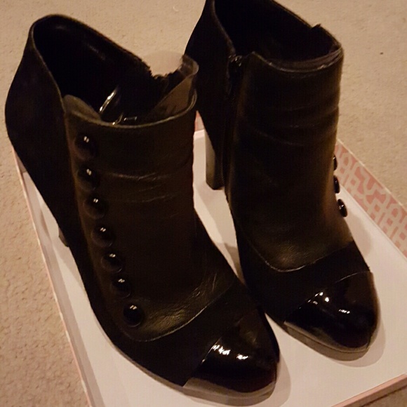 Shoe boots