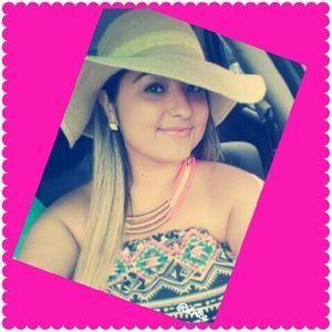 Meet your Posher, Iris