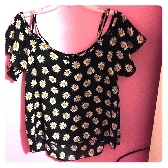 Floral Cut Out Shoulder Top