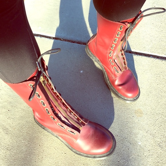 14 Eye DOC MARTENS Rimba Boot