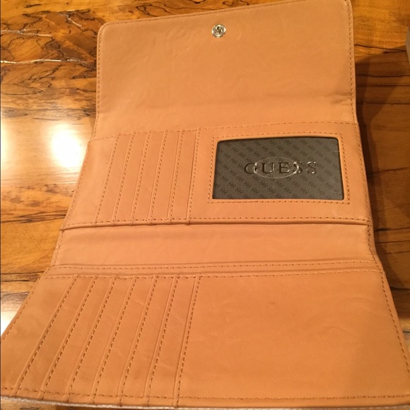 Guess Wallet - Picture 2 of 3