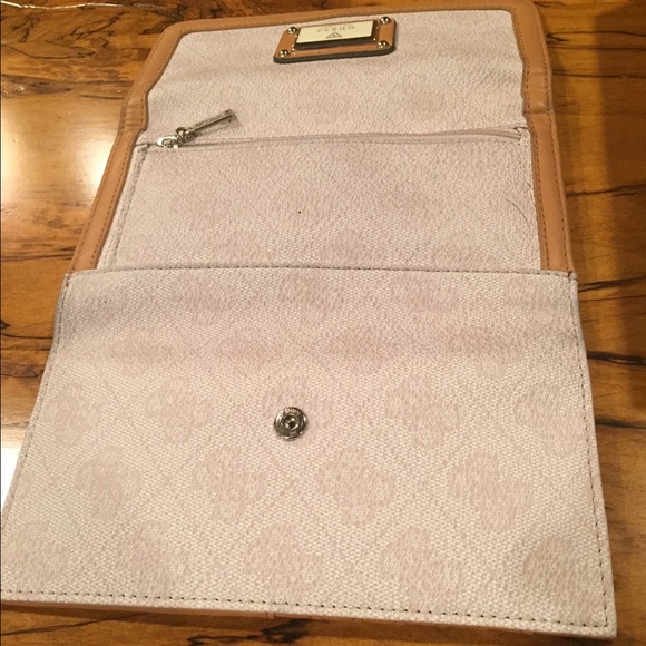 Guess Wallet - Picture 3 of 3