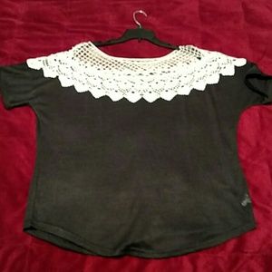 PRETTY, FEMININE TOP