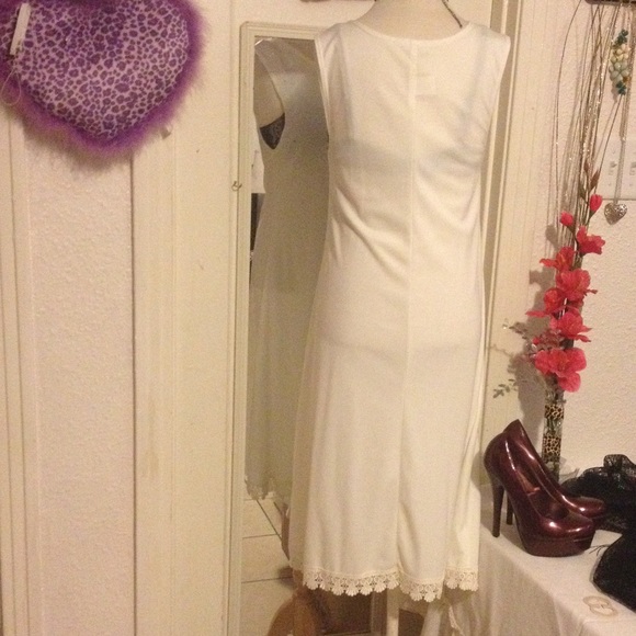 Beautiful Dress - Picture 2 of 3