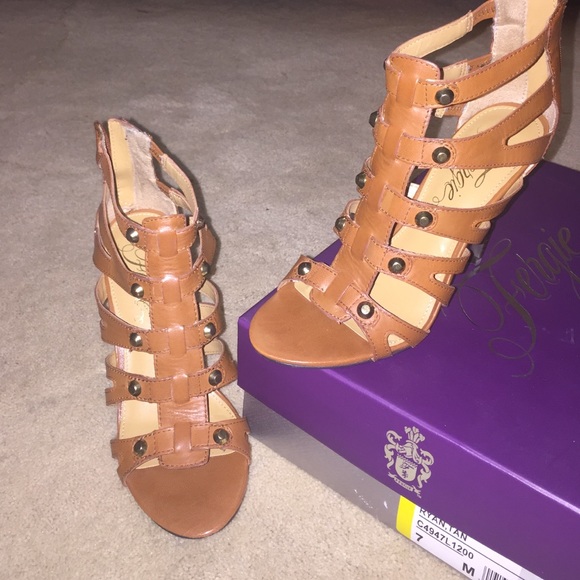Tan Heels - Picture 2 of 2