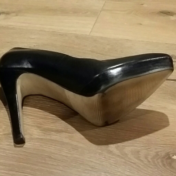 Nine West black platform heels - Picture 3 of 3