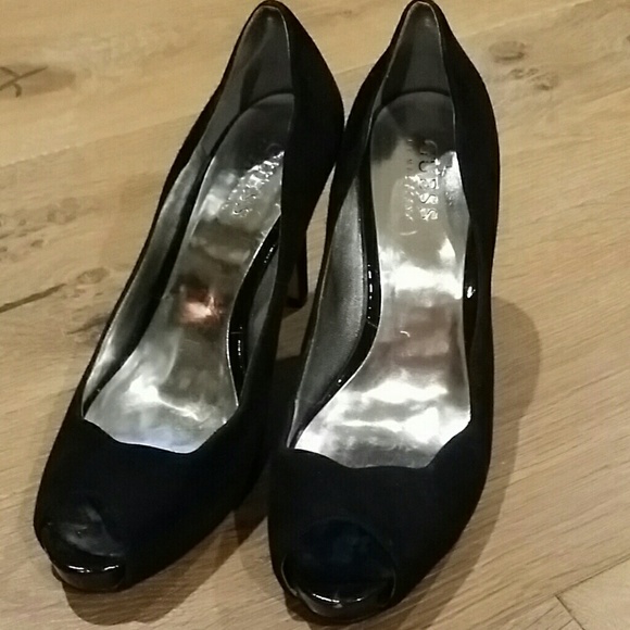 Guess back heels