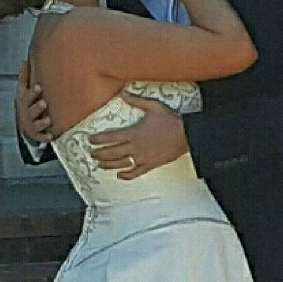 WEDDING DRESS - Picture 2 of 4