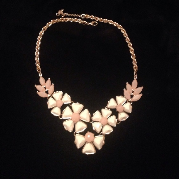 Pink and white floral necklace with the earrings
