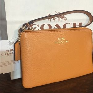 ❌Sold❌ NWT Leather Coach Wristlet