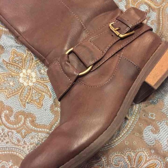 SOLD ON Ⓜ️erc🚫 girls brown riding boots - Picture 2 of 3