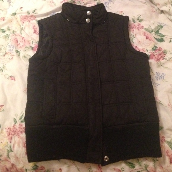 Black button up or zip up vest