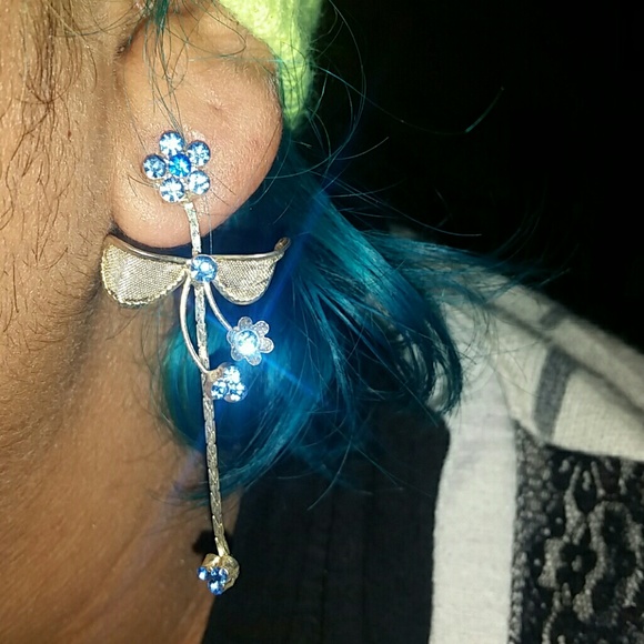 blue prom earings - Picture 3 of 4