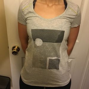 Lululemon tee size 4