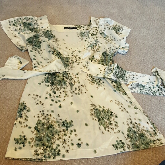 Small floral top