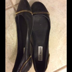 Steve Madden flats in black
