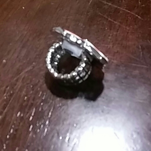 Ring - Picture 3 of 4