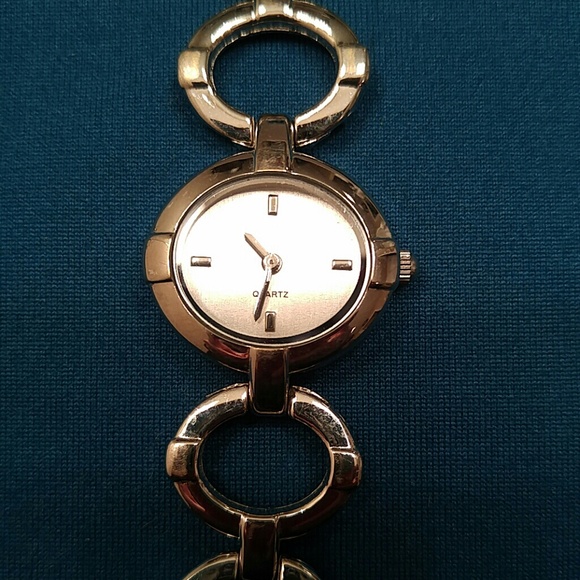 Woman's Bracelet Watch - Picture 2 of 4