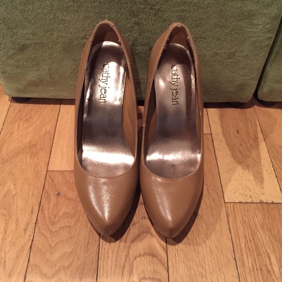 Camel Brown Pumps