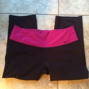 Nike dri fit capris size med