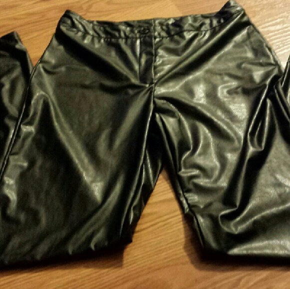 ❤️5/$25 Black Faux Leather Biker Pants - Picture 2 of 3