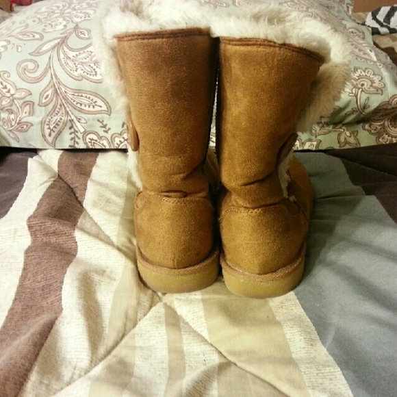 Faux fur boots ❌❌SOLD ❌❌ - Picture 2 of 4