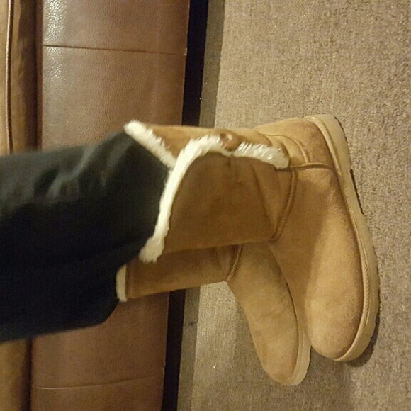 Faux fur boots ❌❌SOLD ❌❌ - Picture 3 of 4